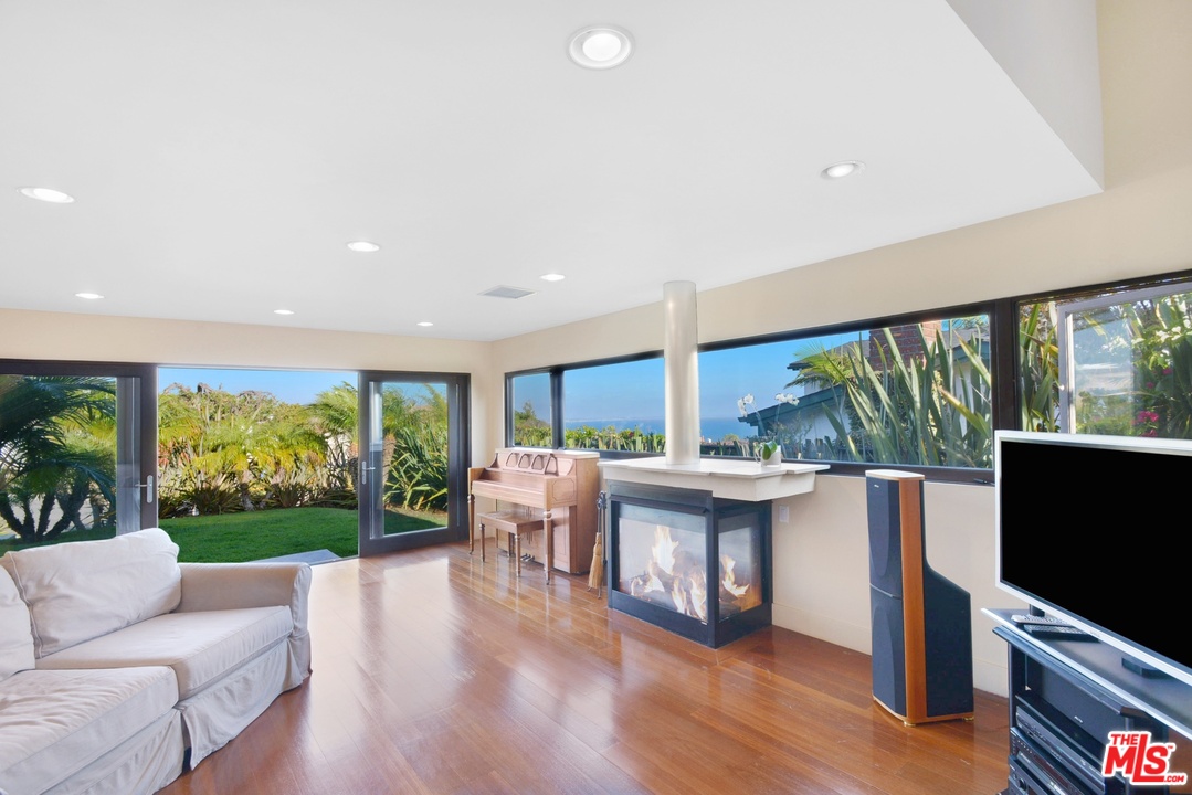 3723 Castlerock Road Malibu, CA 90265 - Photo 9 of 50
