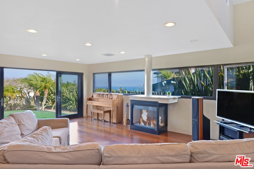 3723 Castlerock Road Malibu, CA 90265 - Photo 10 of 50