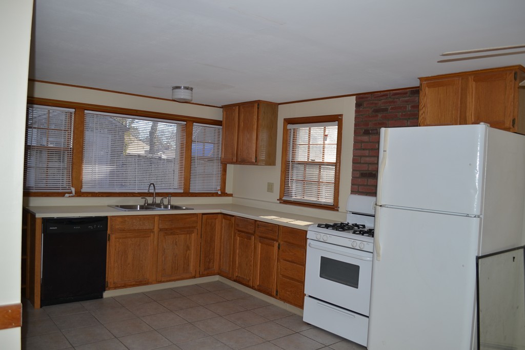 21 Meade Street Wareham, MA 02571 - Photo 5 of 13 Gallery Image 5