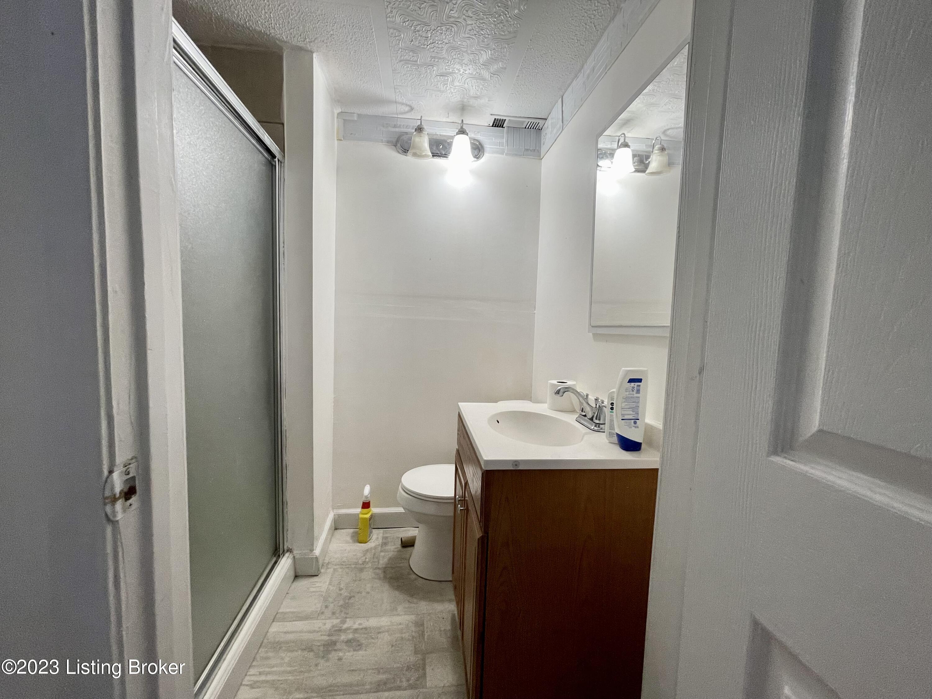 356 Meadowood Road Louisville, KY 40229 - Photo 19 of 21 private Bath