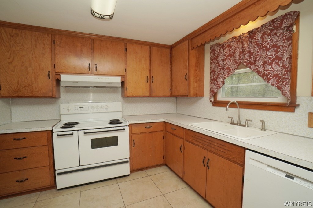 7913 Alleghany Road Pembroke, NY 14036 - Photo 9 of 39