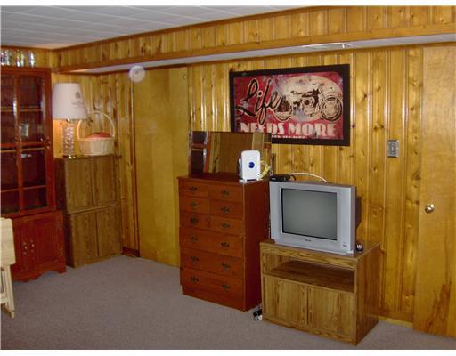 417 Sharon Road Coraopolis, PA 15108 - Photo 2 of 18 Den/Family/Great Room.
