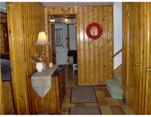 417 Sharon Road Coraopolis, PA 15108 - Photo 4 of 18 Entry/Foyer.