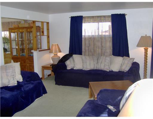 417 Sharon Road Coraopolis, PA 15108 - Photo 6 of 18 Living Room.