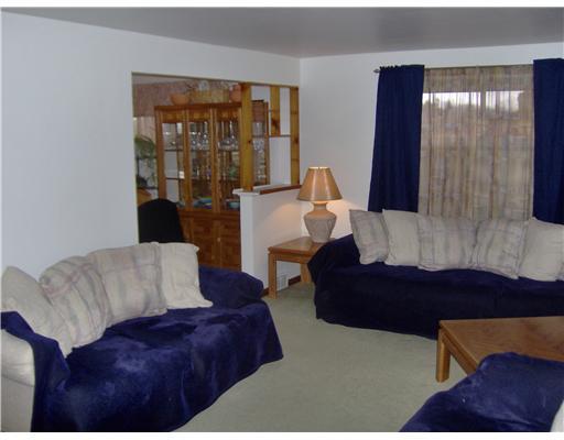 417 Sharon Road Coraopolis, PA 15108 - Photo 7 of 18 Living Room.