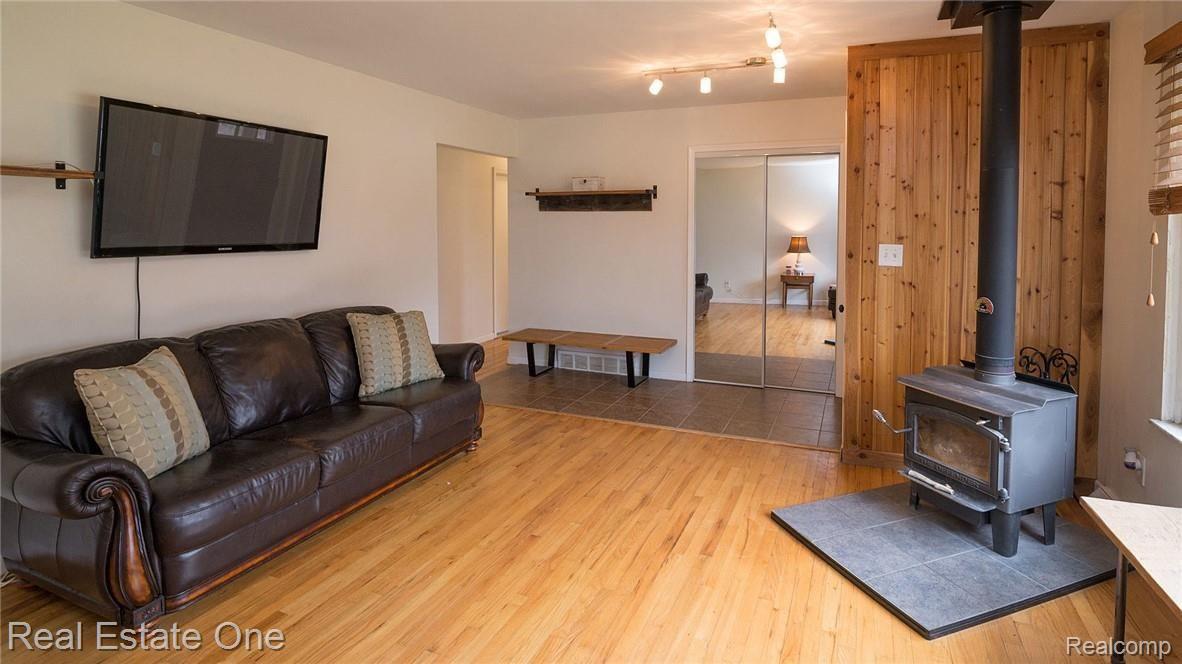 2655 Porter Road White Lake, MI 48383 - Photo 8 of 39 Lots of natural light.