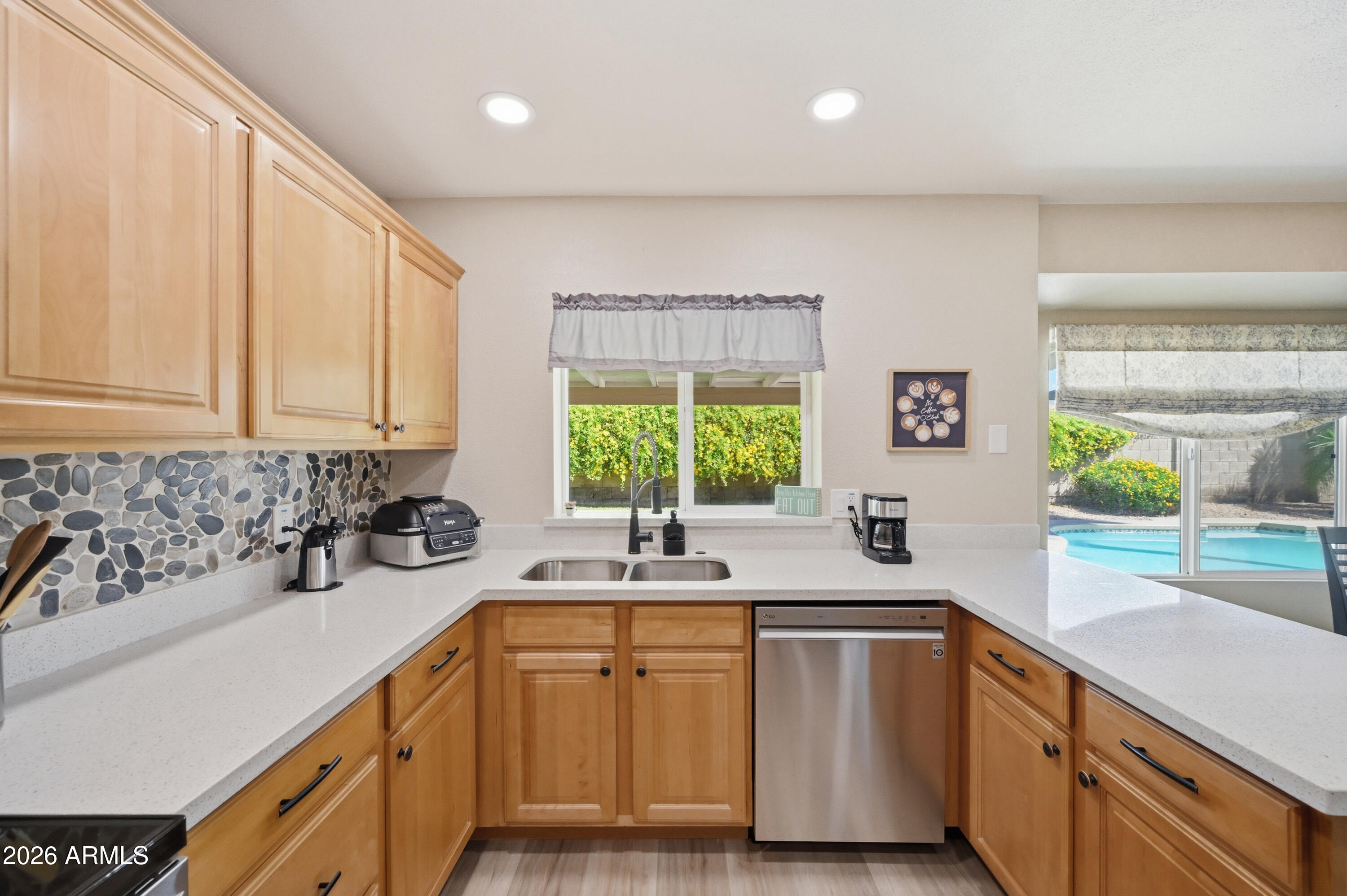 7314 West Bloomfield Road Peoria, AZ 85381 - Photo 9 of 30 10_dsc_9931