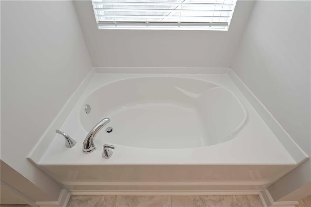 505 Charleston Place Villa Rica, GA 30180 - Photo 32 of 35 a bathroom with a bathtub