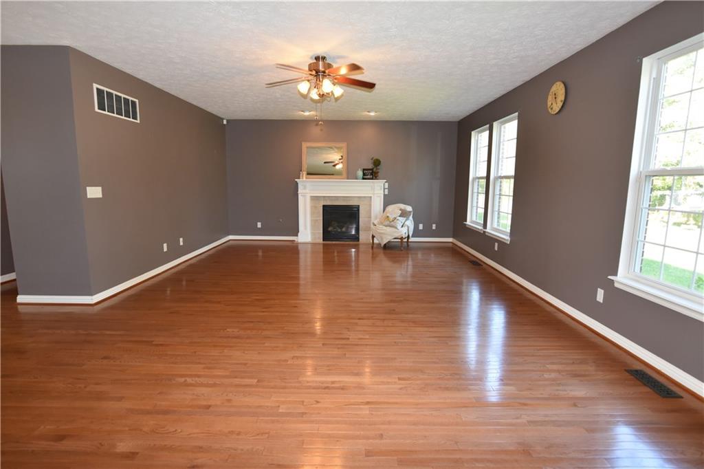 3744 Jonathan Ridge Columbus, IN 47201 - Photo 5 of 24 Gallery Image 5