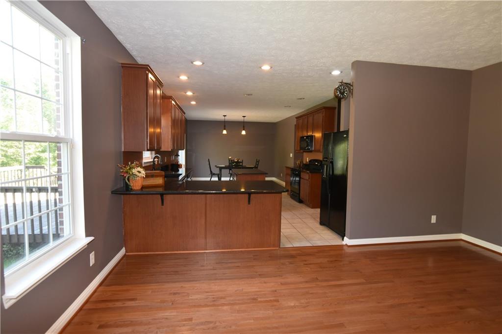 3744 Jonathan Ridge Columbus, IN 47201 - Photo 6 of 24 Gallery Image 6