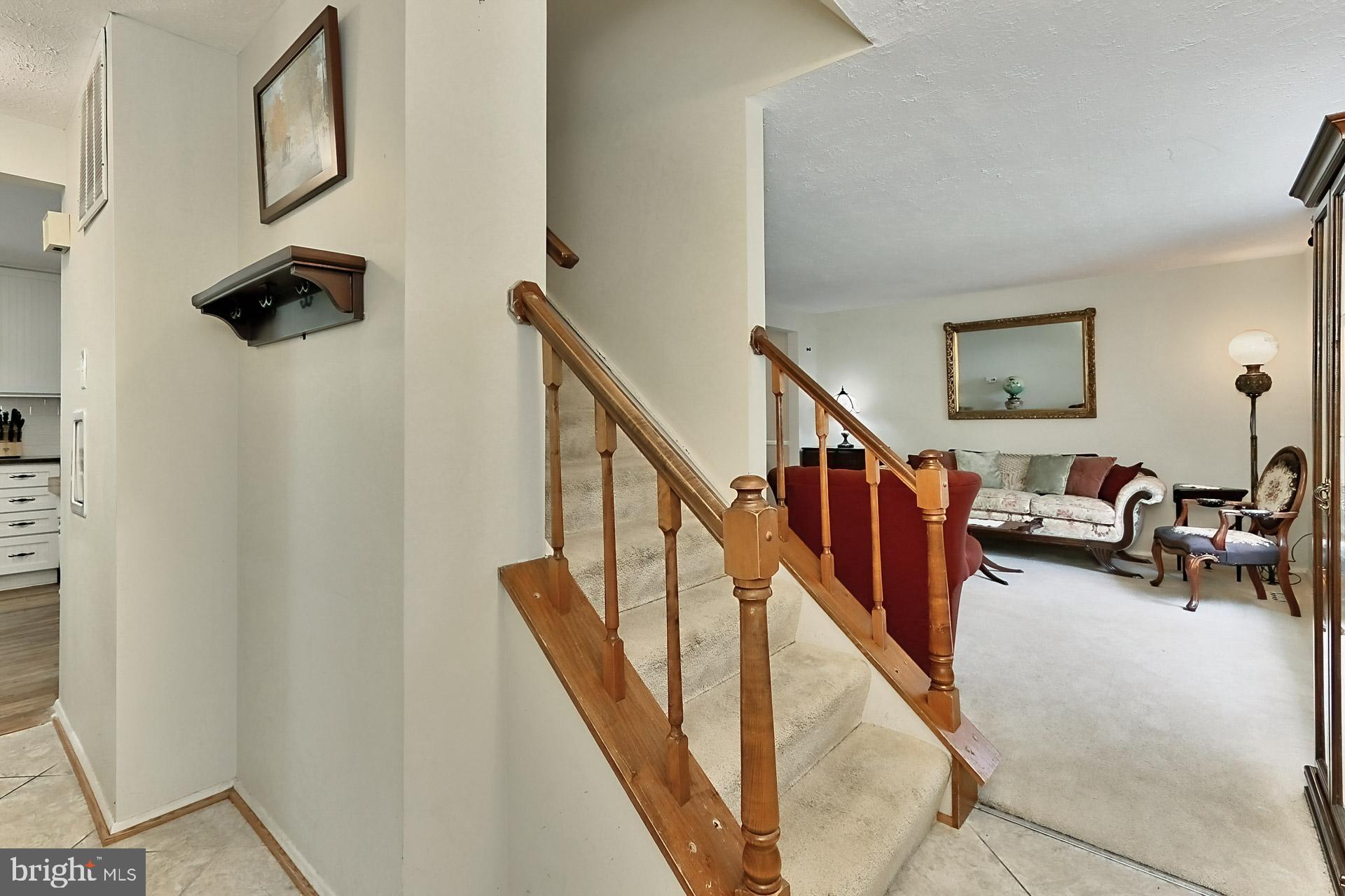 8415 Rainbow Bridge Lane Springfield, VA 22153 - Photo 4 of 36