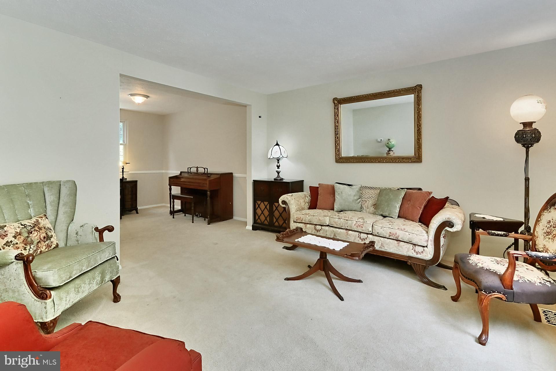 8415 Rainbow Bridge Lane Springfield, VA 22153 - Photo 5 of 36