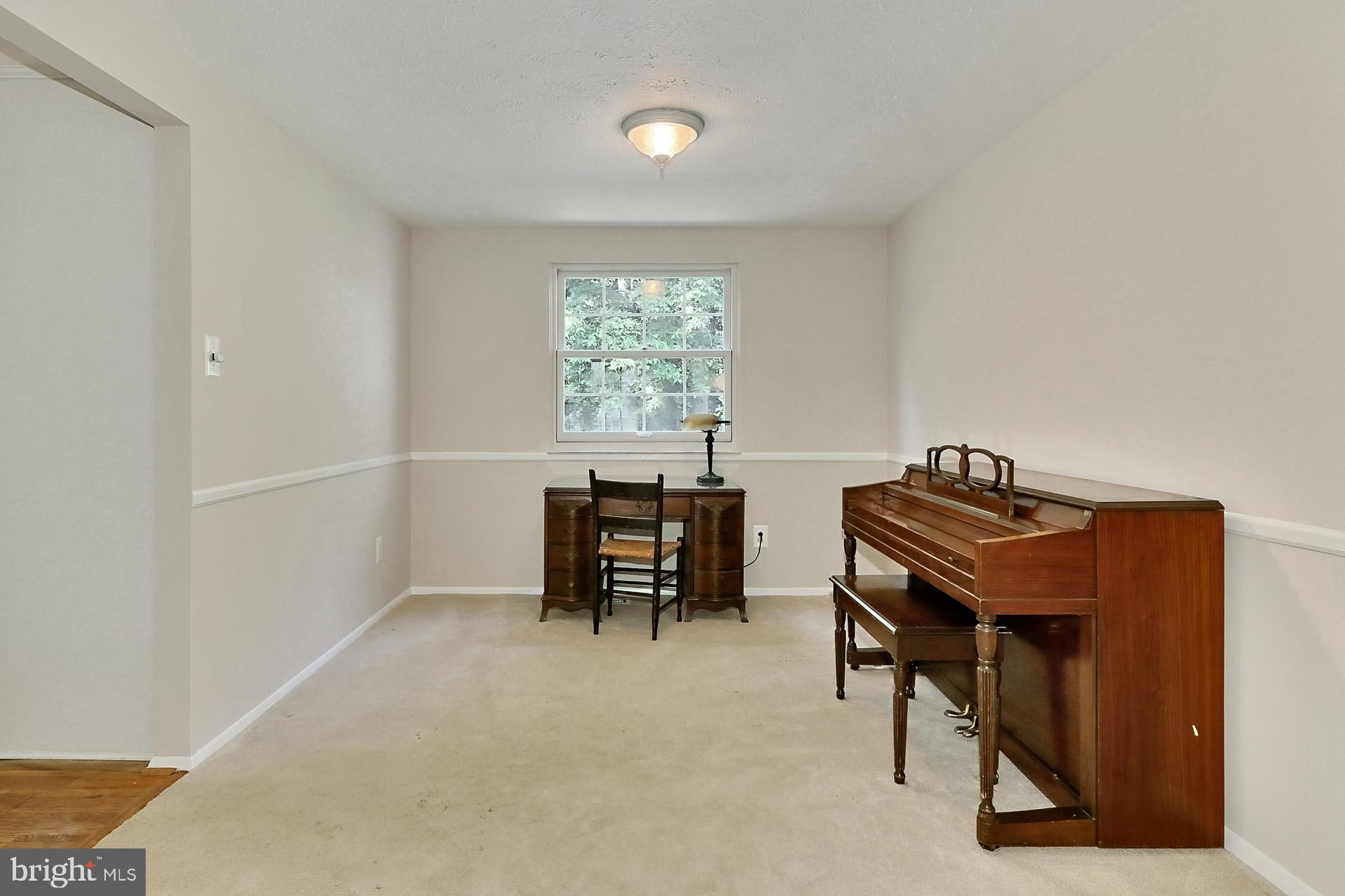 8415 Rainbow Bridge Lane Springfield, VA 22153 - Photo 8 of 36