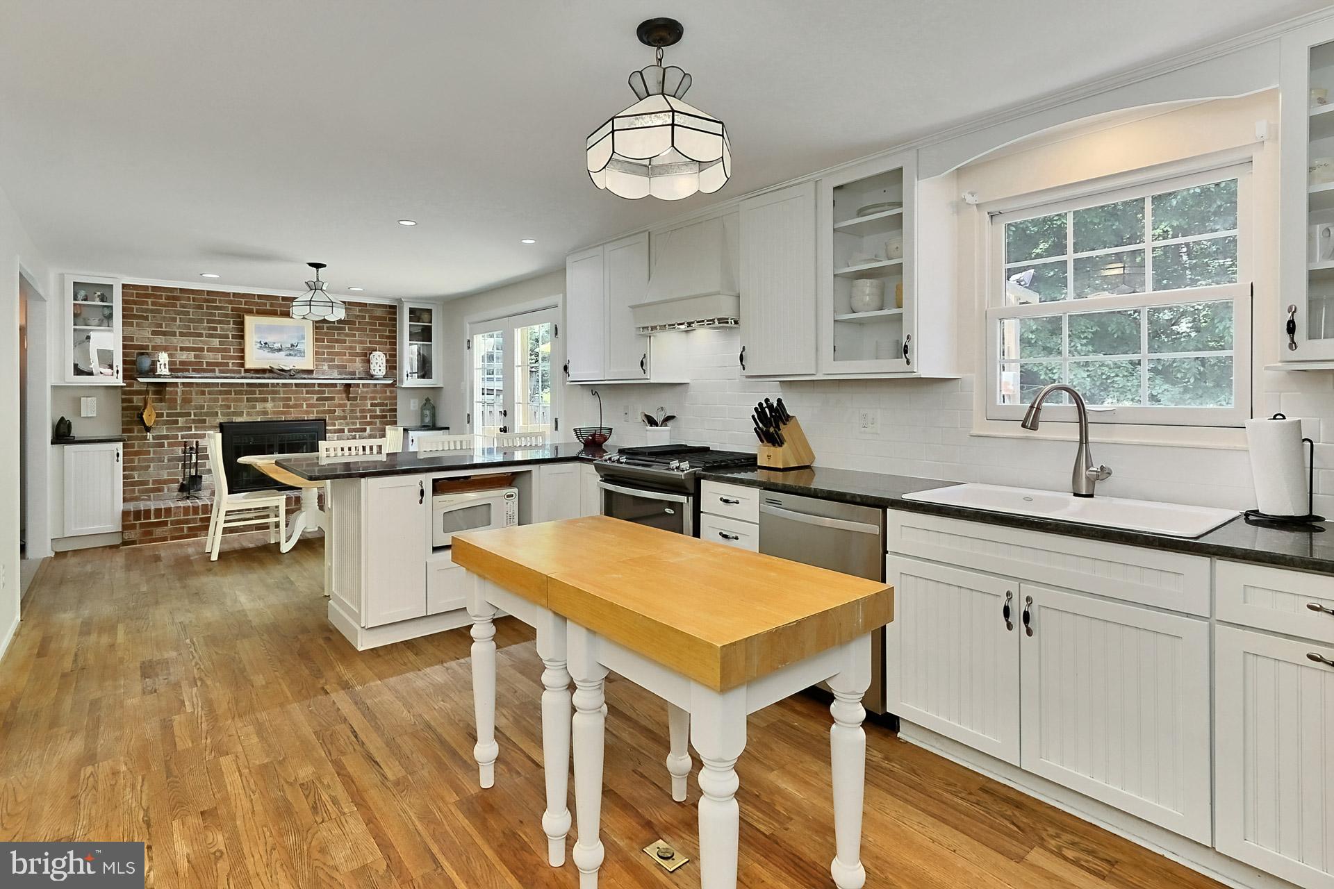 8415 Rainbow Bridge Lane Springfield, VA 22153 - Photo 10 of 36