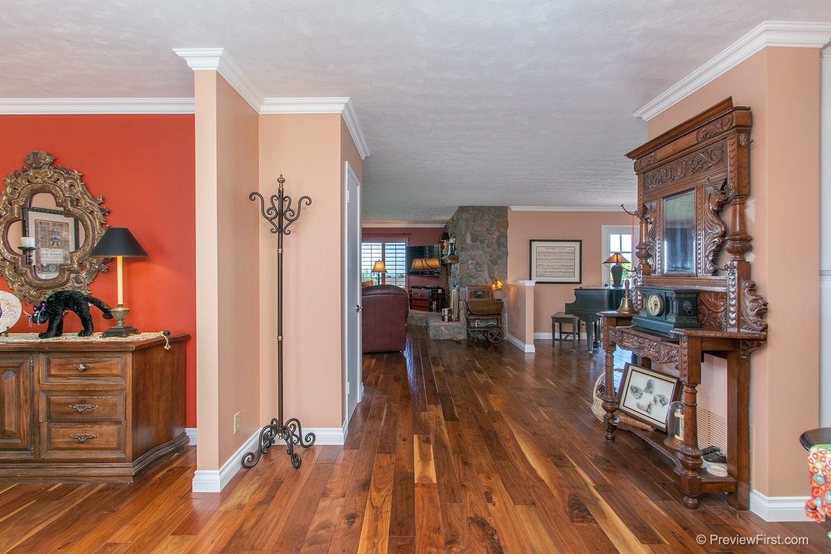 1455 Ridgeway Street Oceanside, CA 92054 - Photo 3 of 25 Gallery Image 3