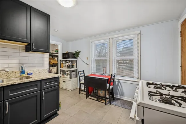 $375,000 | 609 1st Street, Libertyville, IL 60048