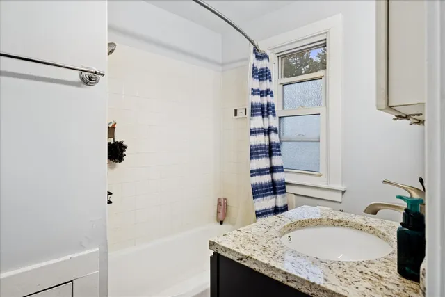 $375,000 | 609 1st Street, Libertyville, IL 60048