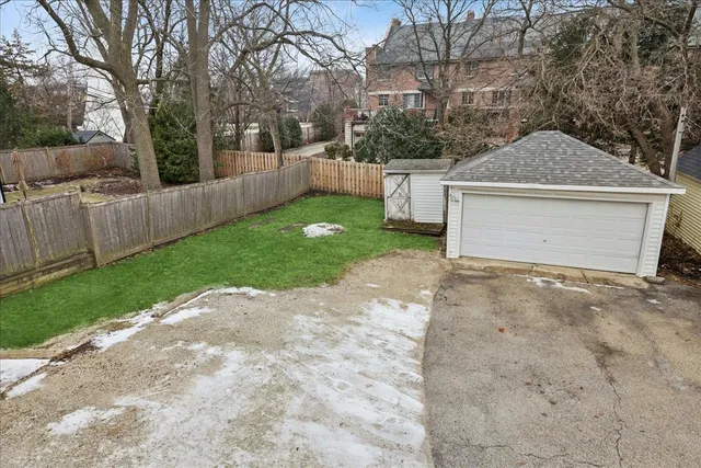 $375,000 | 609 1st Street, Libertyville, IL 60048