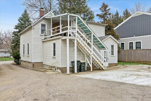 $375,000 | 609 1st Street, Libertyville, IL 60048