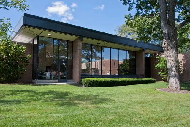 $375,000 | 609 1st Street, Libertyville, IL 60048