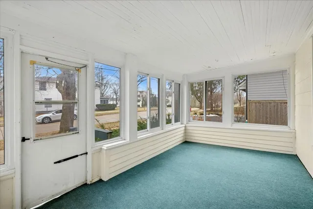 $375,000 | 609 1st Street, Libertyville, IL 60048