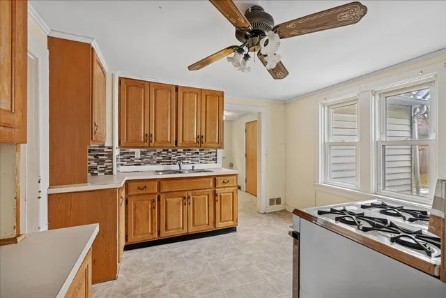 $375,000 | 609 1st Street, Libertyville, IL 60048