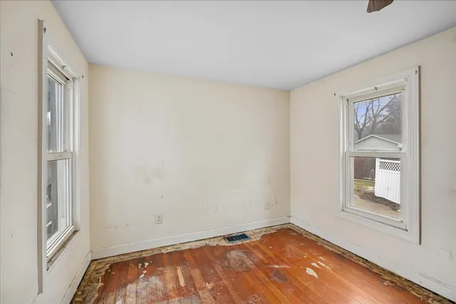 $375,000 | 609 1st Street, Libertyville, IL 60048