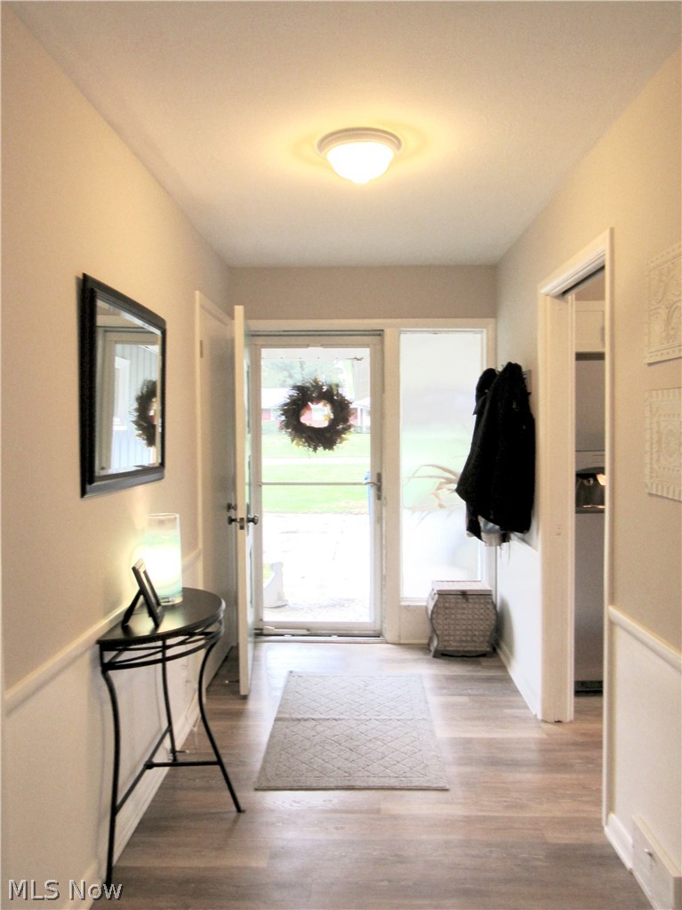 81 Kenridge Road Akron, OH 44333 - Photo 2 of 30 Foyer with newer flooring and paint.