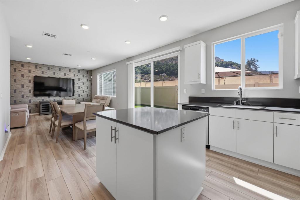 253 Paddock Lane Fallbrook, CA 92028 - Photo 5 of 24 Gallery Image 5