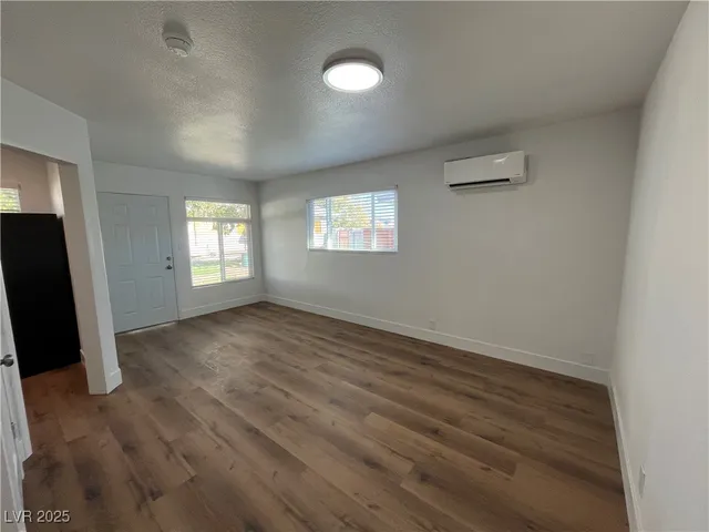 $500 | 222 South 10th Street, Unit 102, Las Vegas, NV 89101