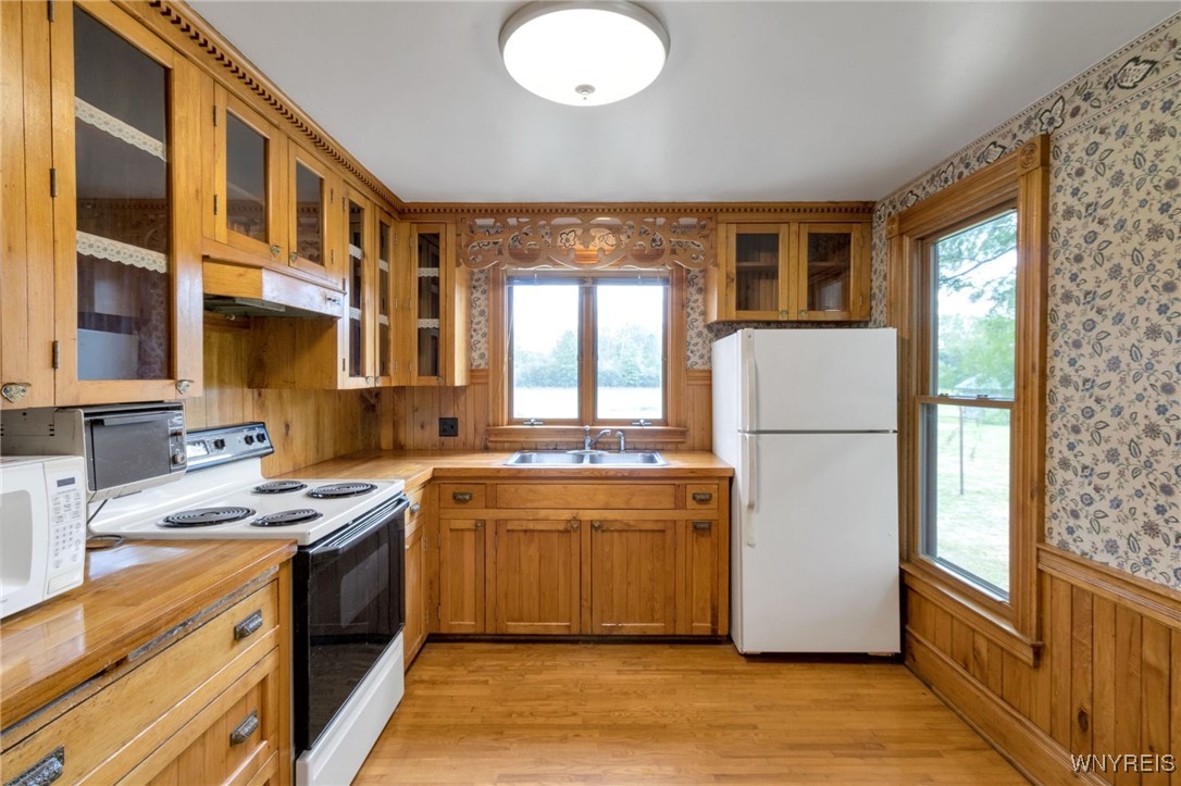 7745 Westphalinger Road Clarence, NY 14051 - Photo 14 of 50 plate glass upper cabinets with shaker style base