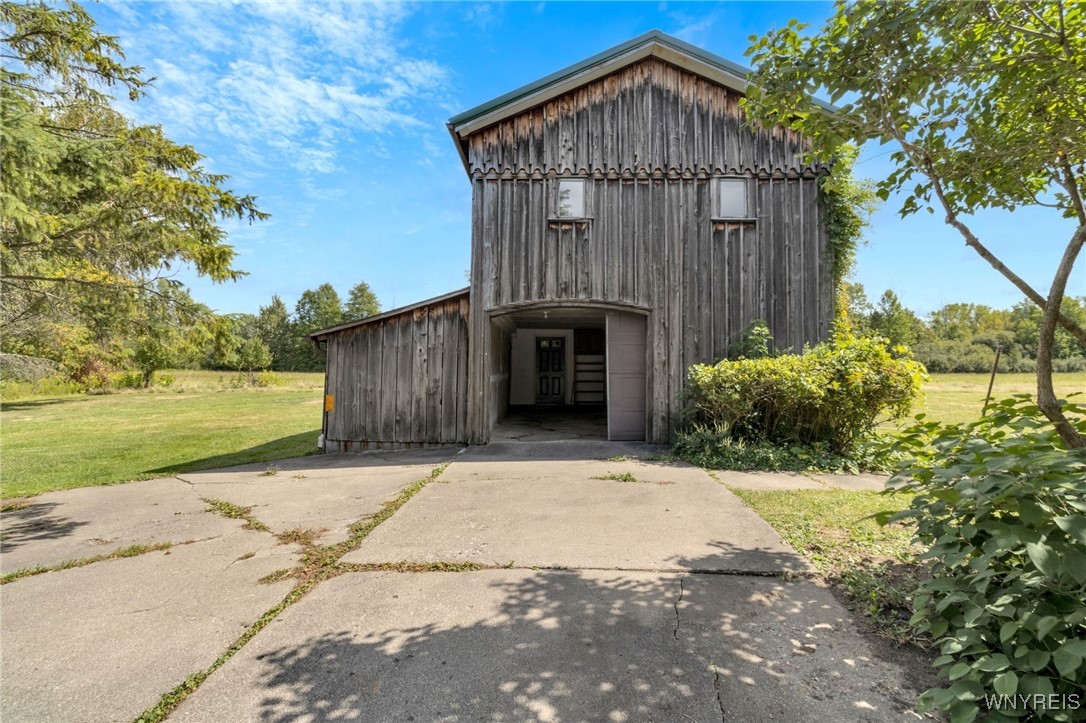 7745 Westphalinger Road Clarence, NY 14051 - Photo 33 of 50 2 story detached garage