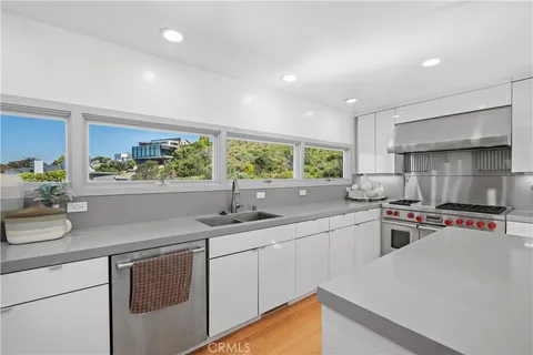$3,395,000 | 901 Summit Drive, Laguna Beach, CA 92651