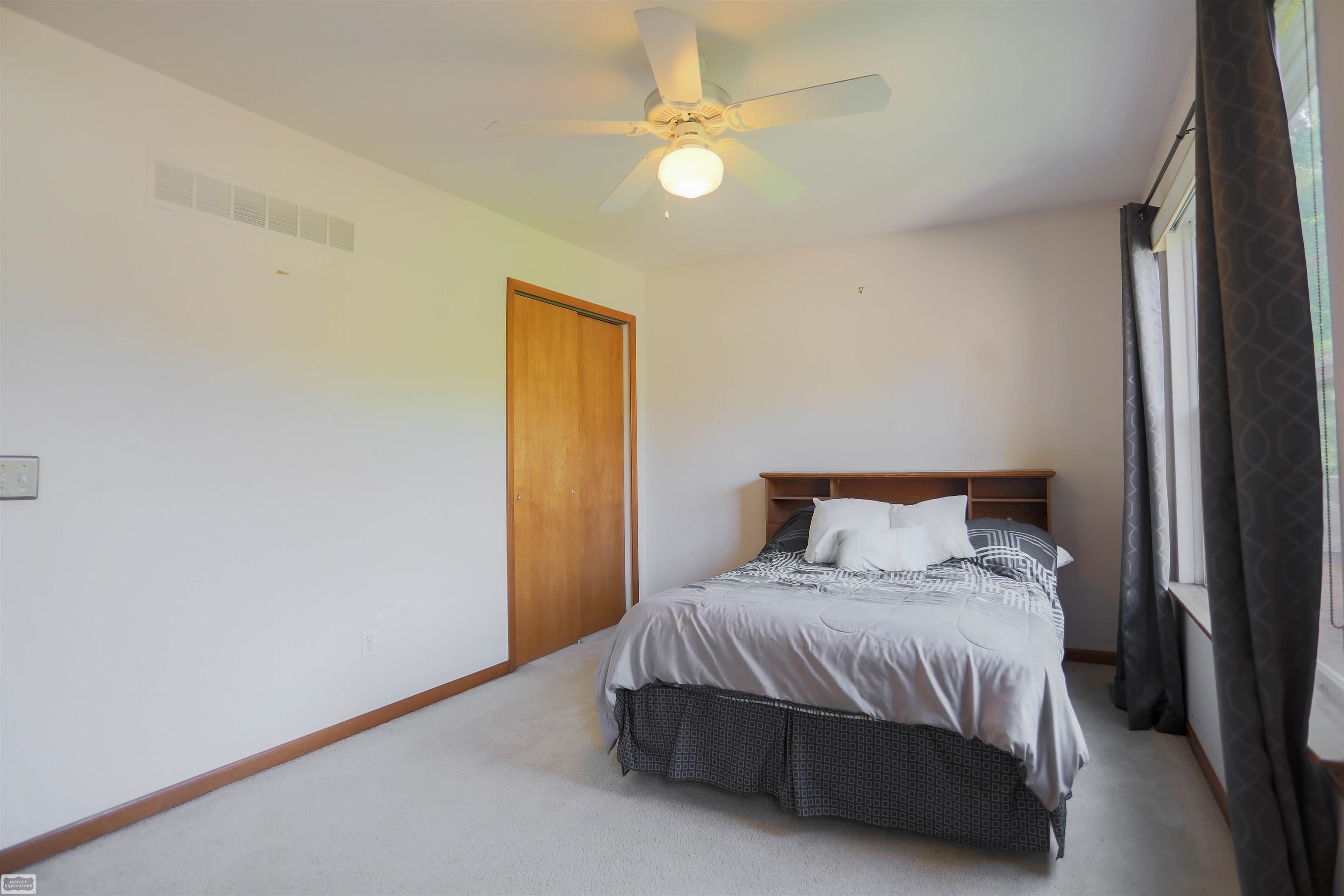 3045 Emmons Avenue Rochester, MI 48307 - Photo 24 of 41 50156055-a0793d5f-614d-4def-ab8c-bf724fa94710.JPG