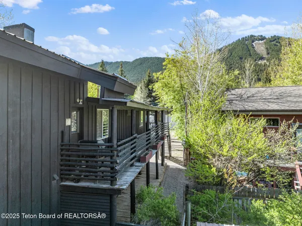 $2,800,000 | 662 East Hansen Avenue, Jackson, WY 83001