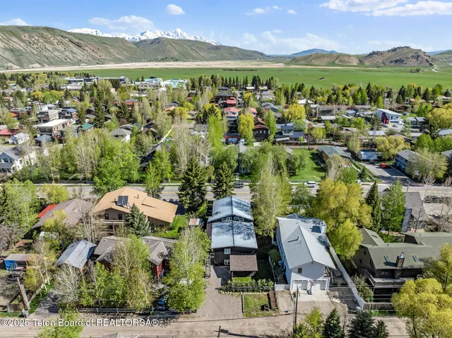 $2,800,000 | 662 East Hansen Avenue, Jackson, WY 83001