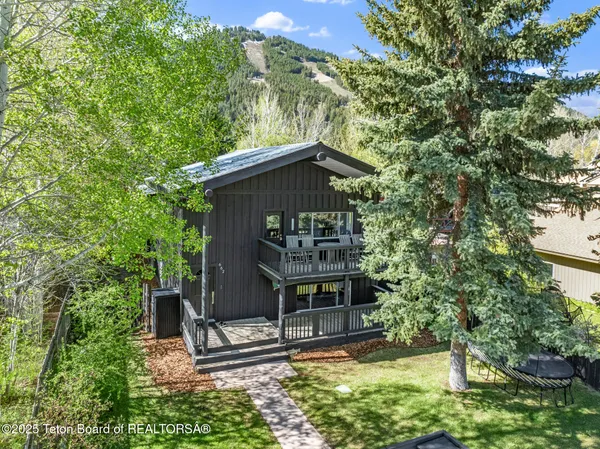 $2,800,000 | 662 East Hansen Avenue, Jackson, WY 83001