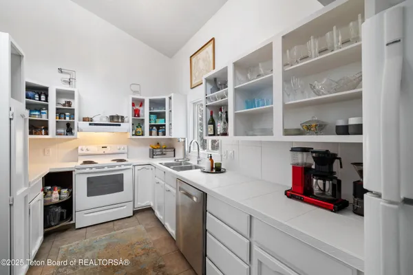 $2,800,000 | 662 East Hansen Avenue, Jackson, WY 83001