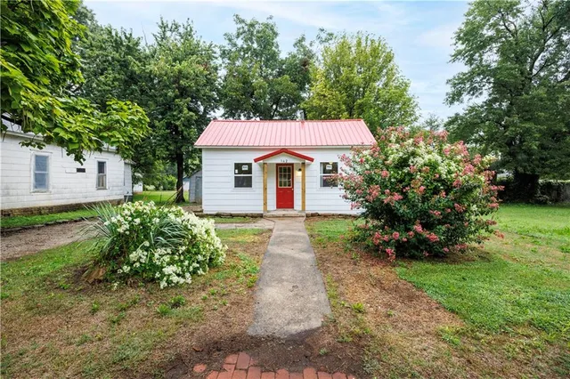 $42,000 | 142 Mill Street, Neodesha, KS 66757