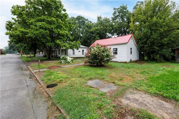 $42,000 | 142 Mill Street, Neodesha, KS 66757