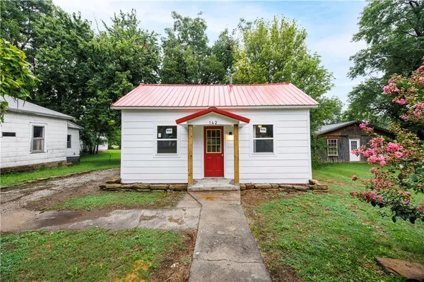 $42,000 | 142 Mill Street, Neodesha, KS 66757