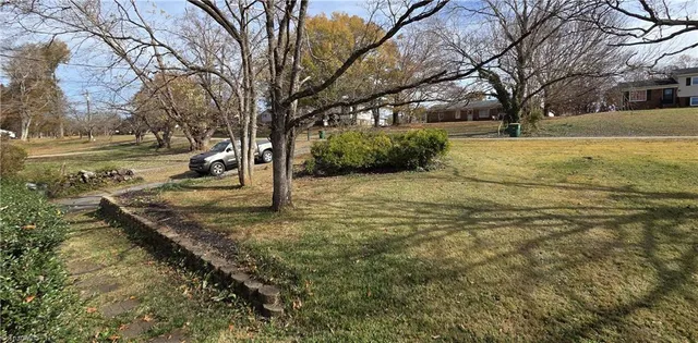 $229,900 | 924 Sportsmans Drive, Winston-Salem, NC 27101