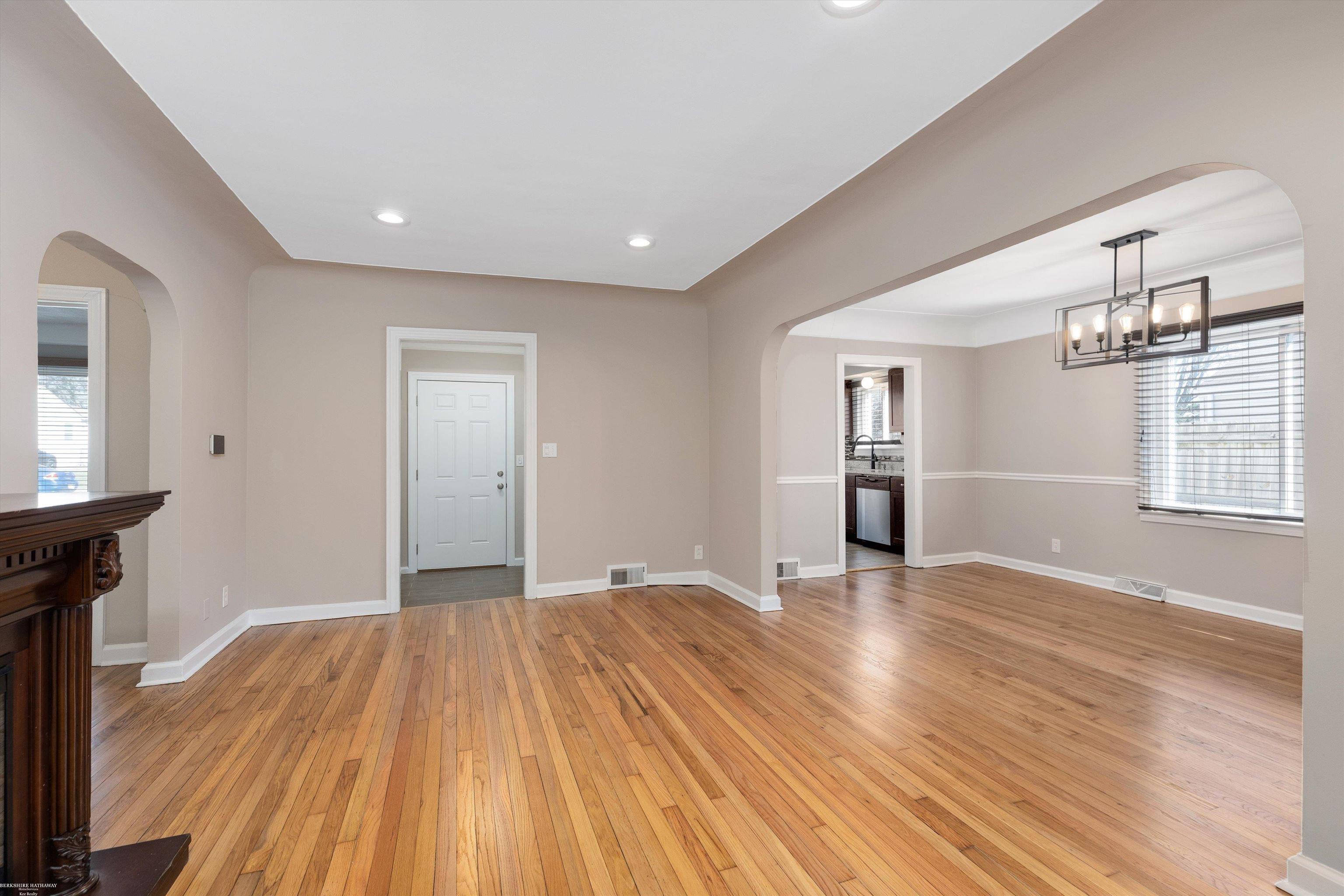 4492 Marr Avenue Warren, MI 48091 - Photo 3 of 29