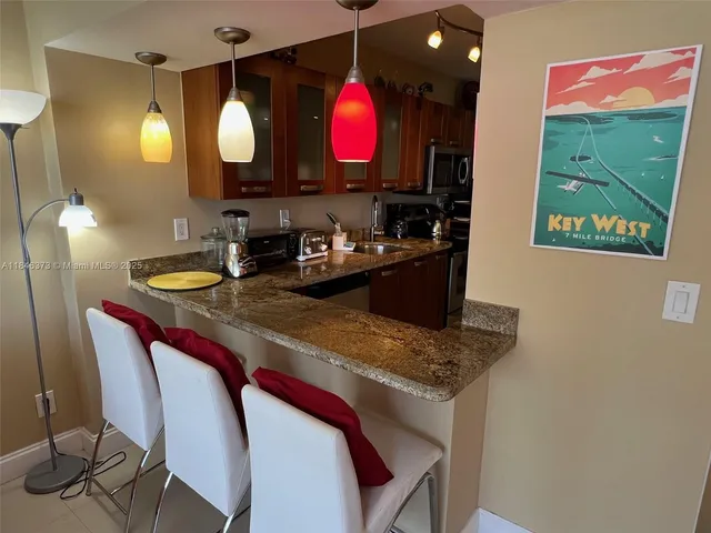 $420,000 | 100 Lincoln Road, Unit 1226, Miami Beach, FL 33139