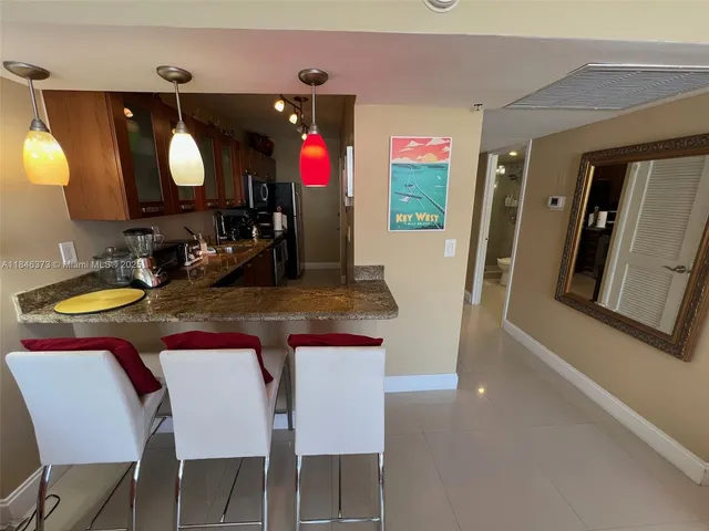 $420,000 | 100 Lincoln Road, Unit 1226, Miami Beach, FL 33139