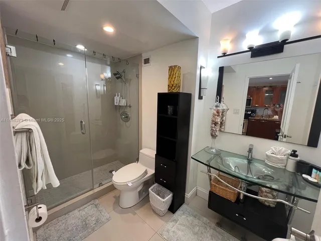 $420,000 | 100 Lincoln Road, Unit 1226, Miami Beach, FL 33139