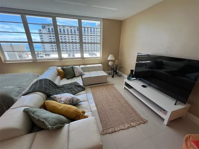 $420,000 | 100 Lincoln Road, Unit 1226, Miami Beach, FL 33139