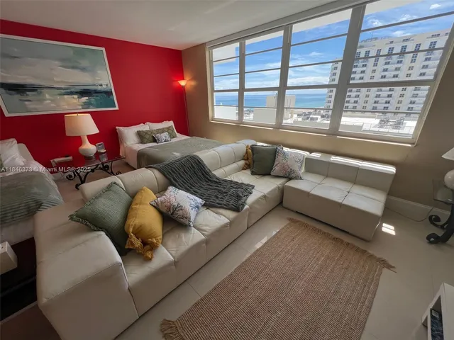 $420,000 | 100 Lincoln Road, Unit 1226, Miami Beach, FL 33139