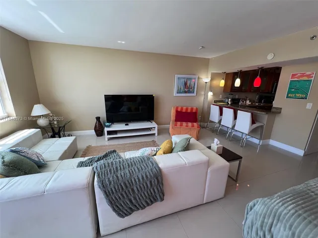 $420,000 | 100 Lincoln Road, Unit 1226, Miami Beach, FL 33139