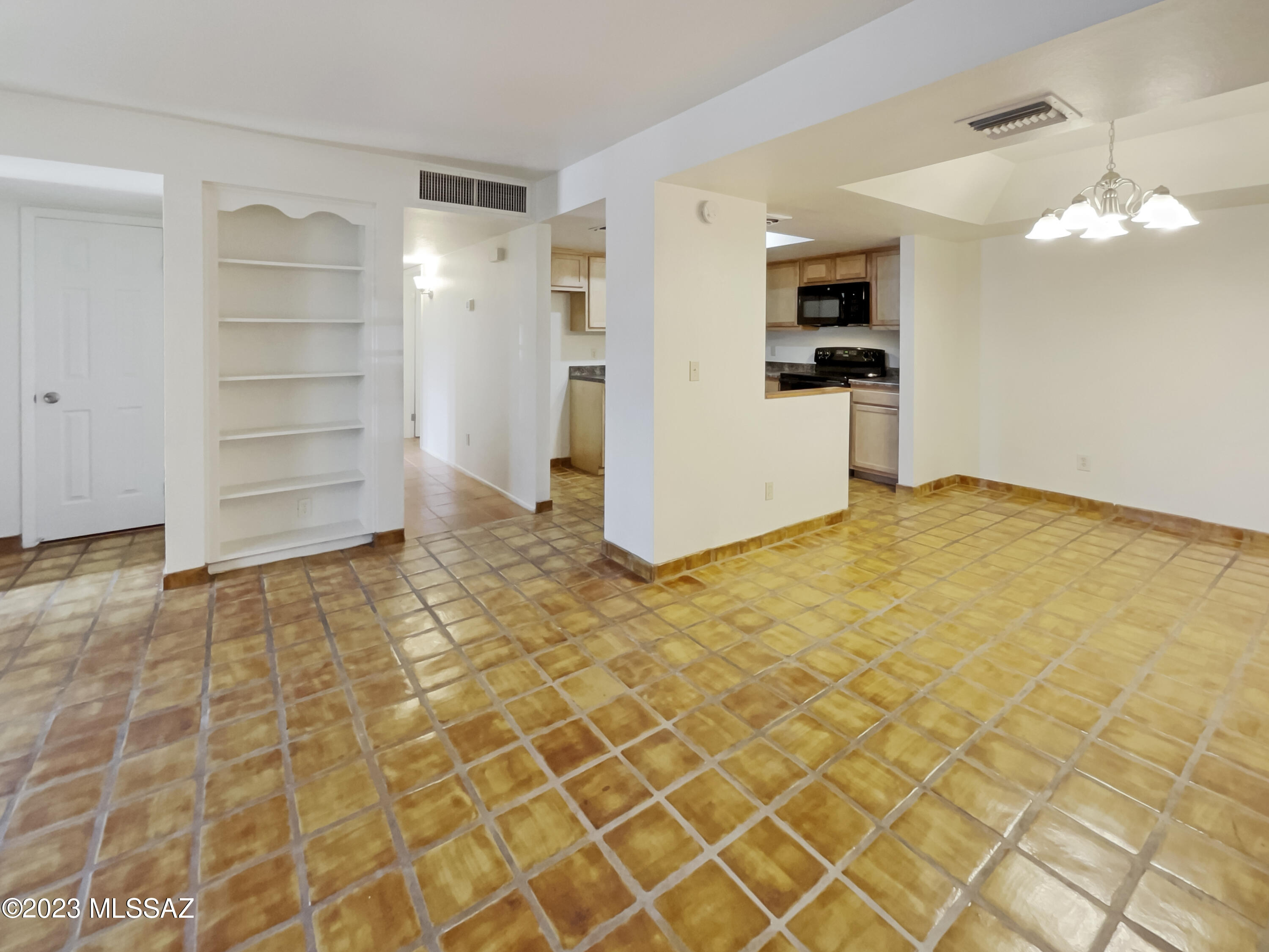 8255 North Oracle Road, Unit 101 Tucson, AZ 85704 - Photo 15 of 31 Gallery Image 15